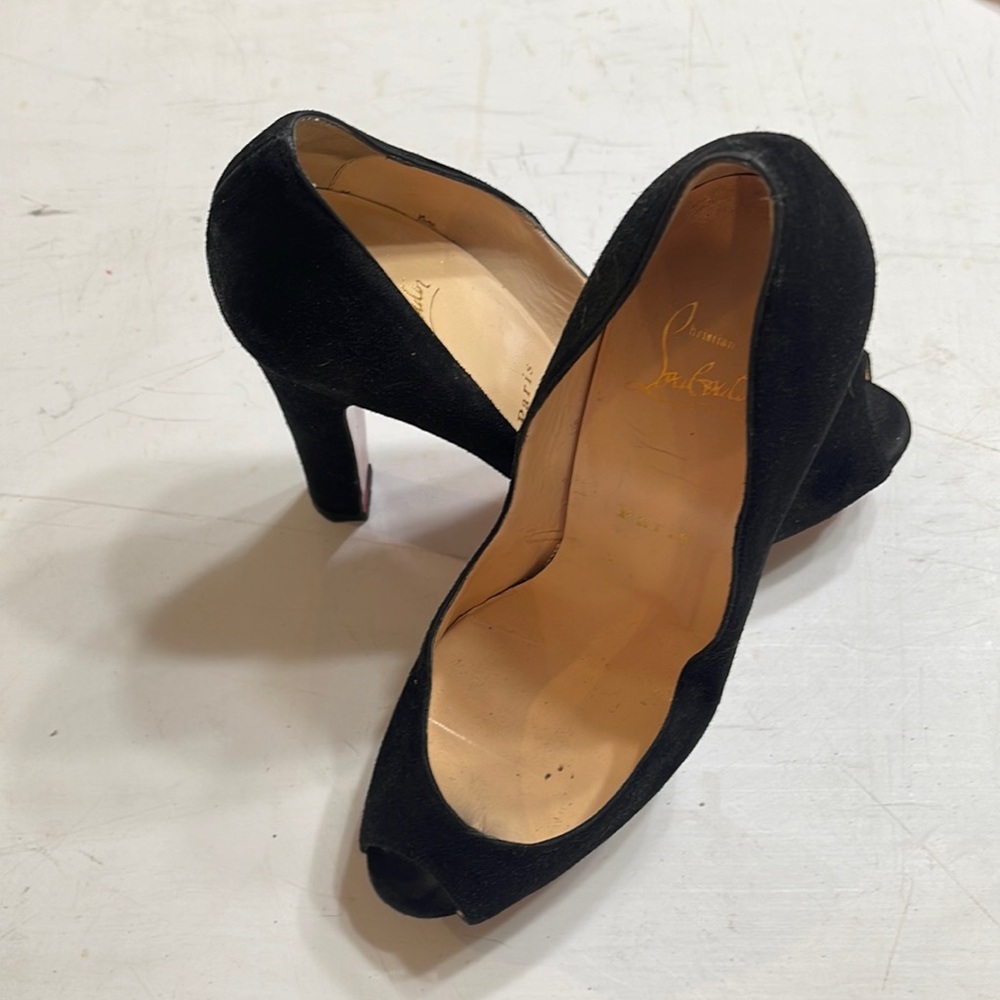 Red Bottoms size 39 thick heel peep toe